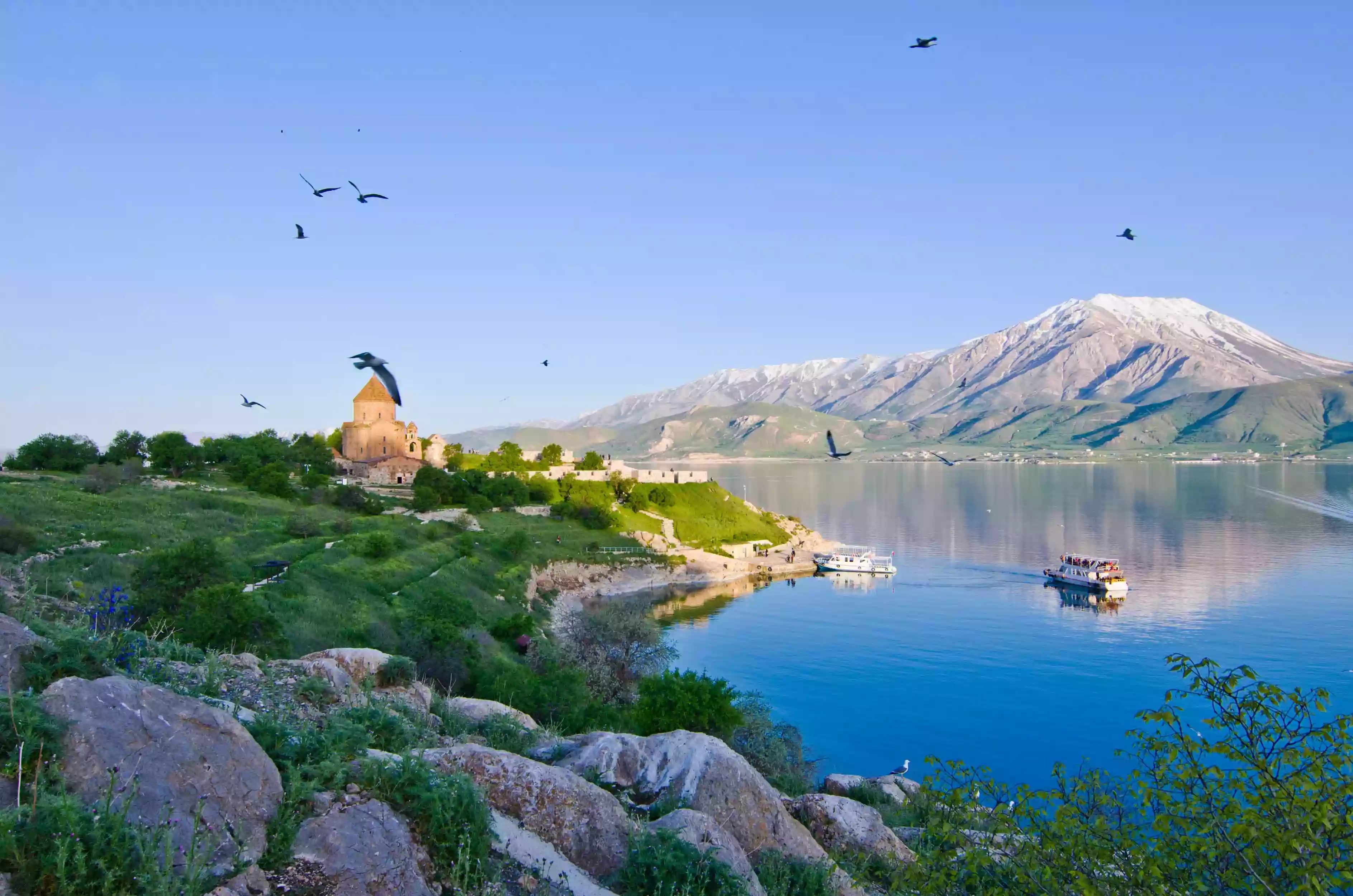 Akdamar Adası