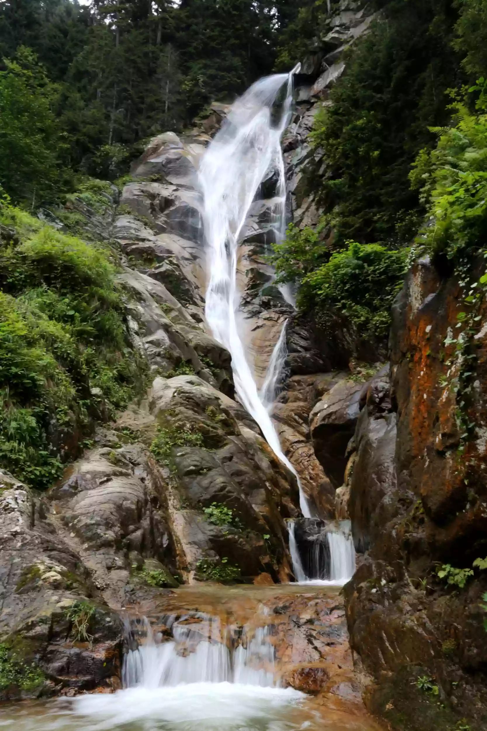 Hosdaval Şelalesi