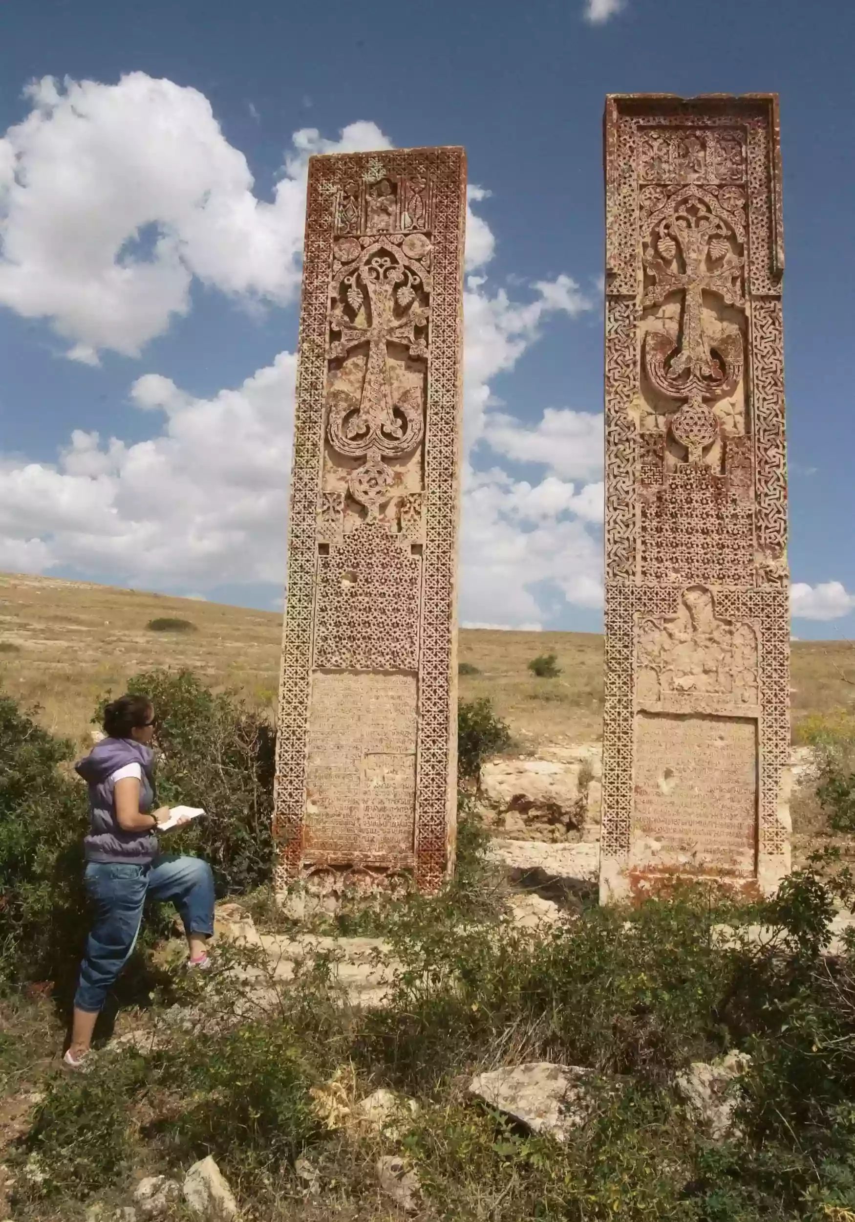 Abrenk Kilisesi ve Dikili Taşlar