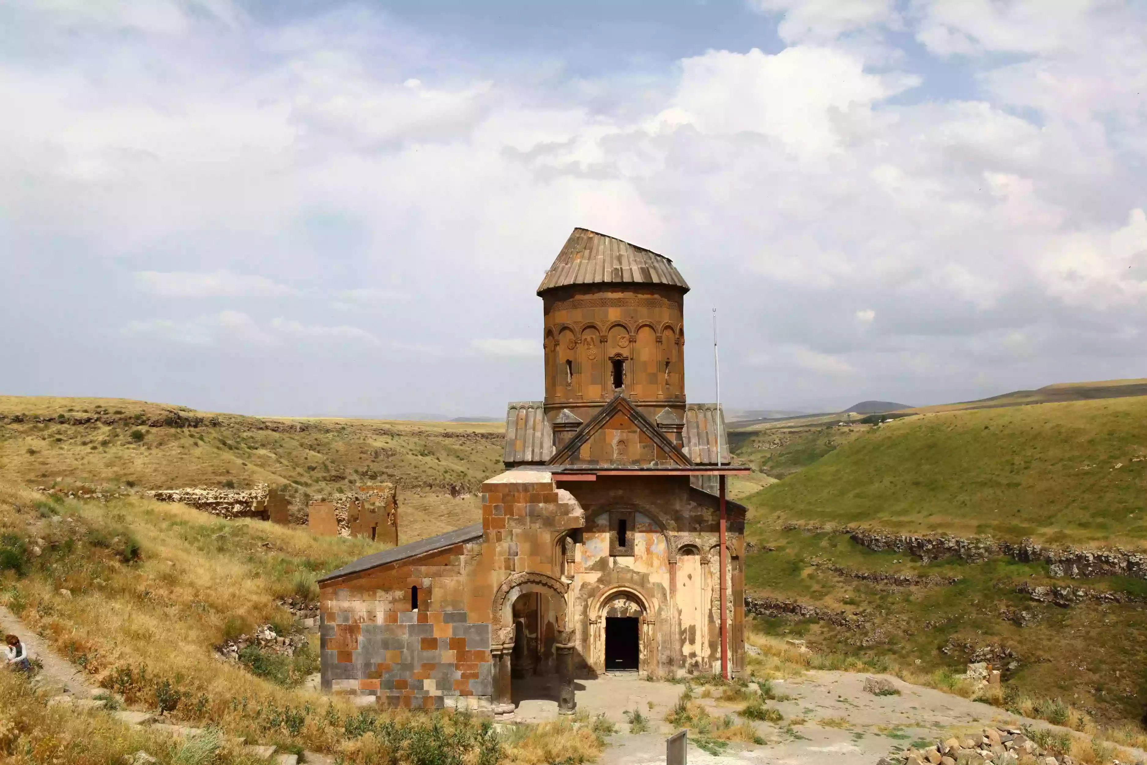 Ani Antik Kenti, Manastır