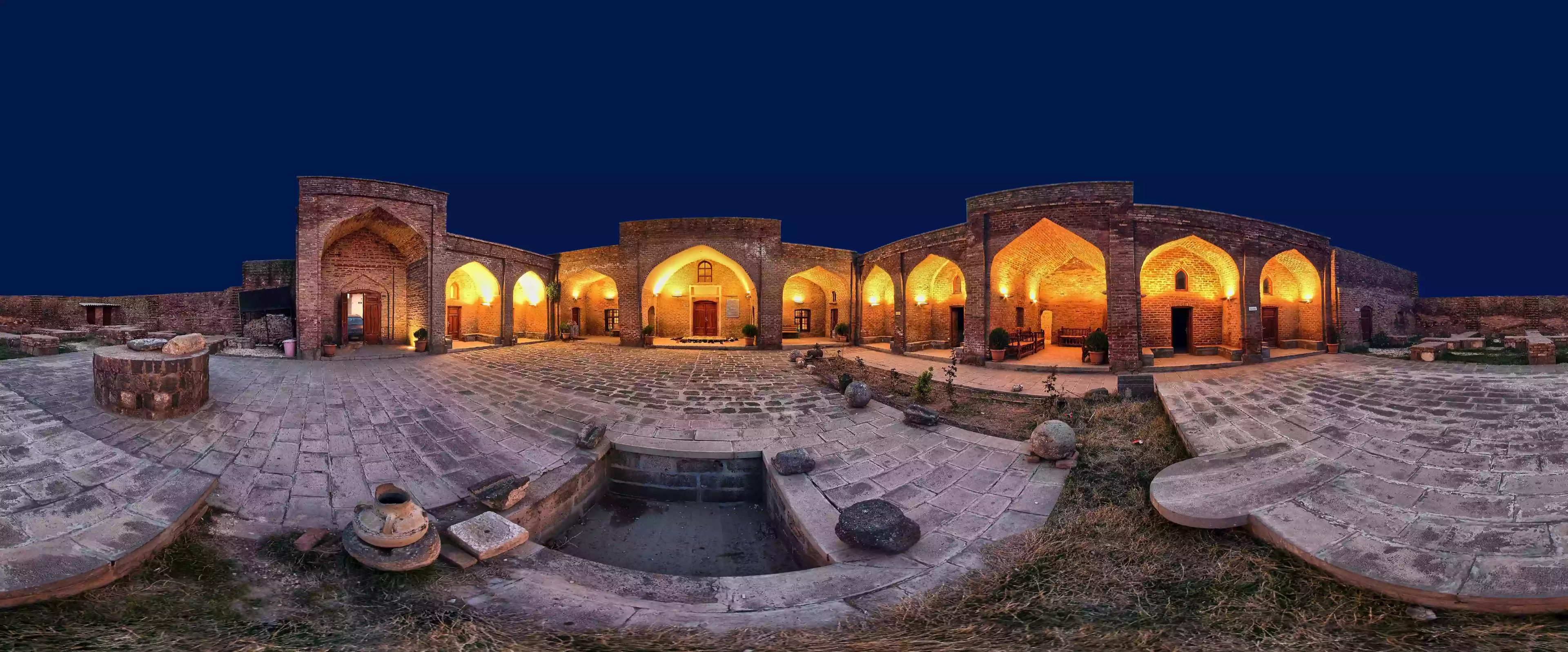 Cizre Kırmızı Medrese de Akşam 