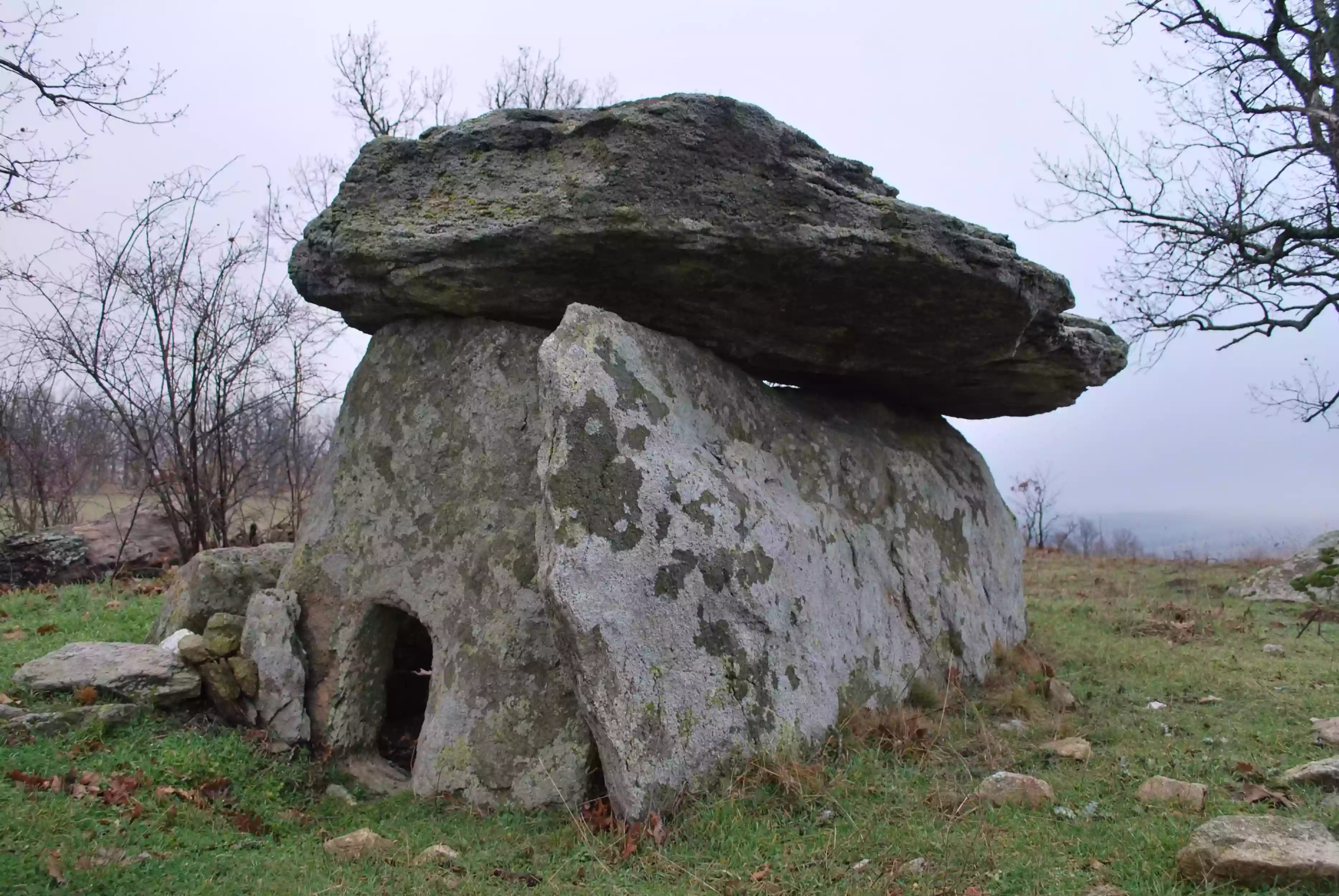Kapaklıkaya (Dolmen)