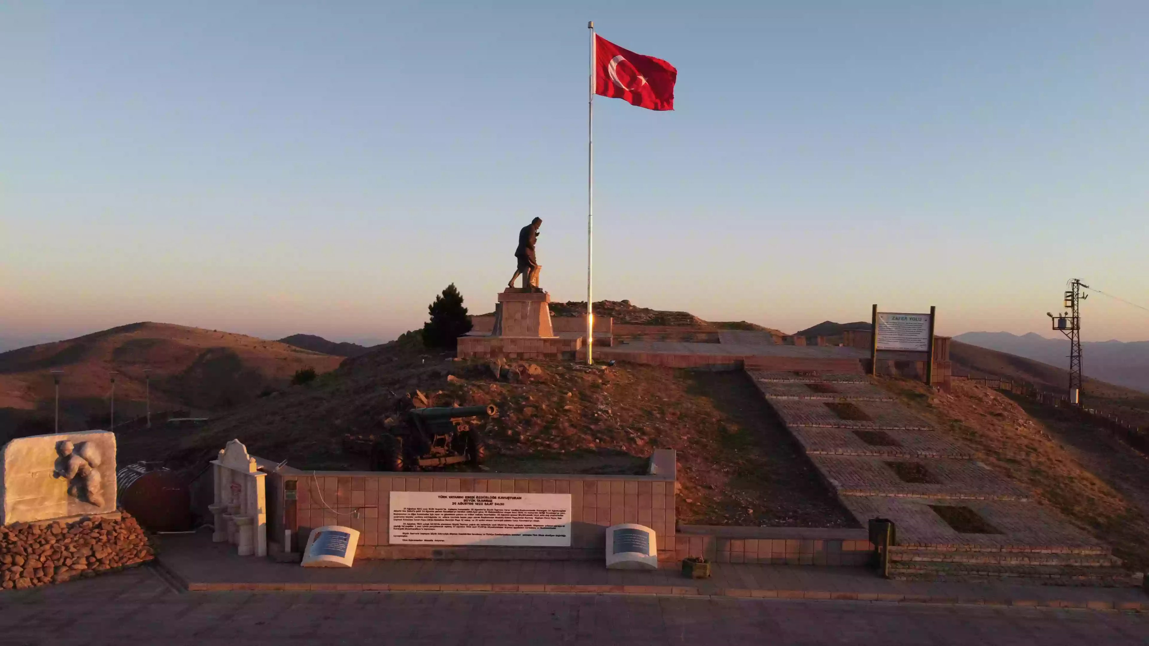 Kocatepe Atatürk Anıtı ve Kitabesi (1)
