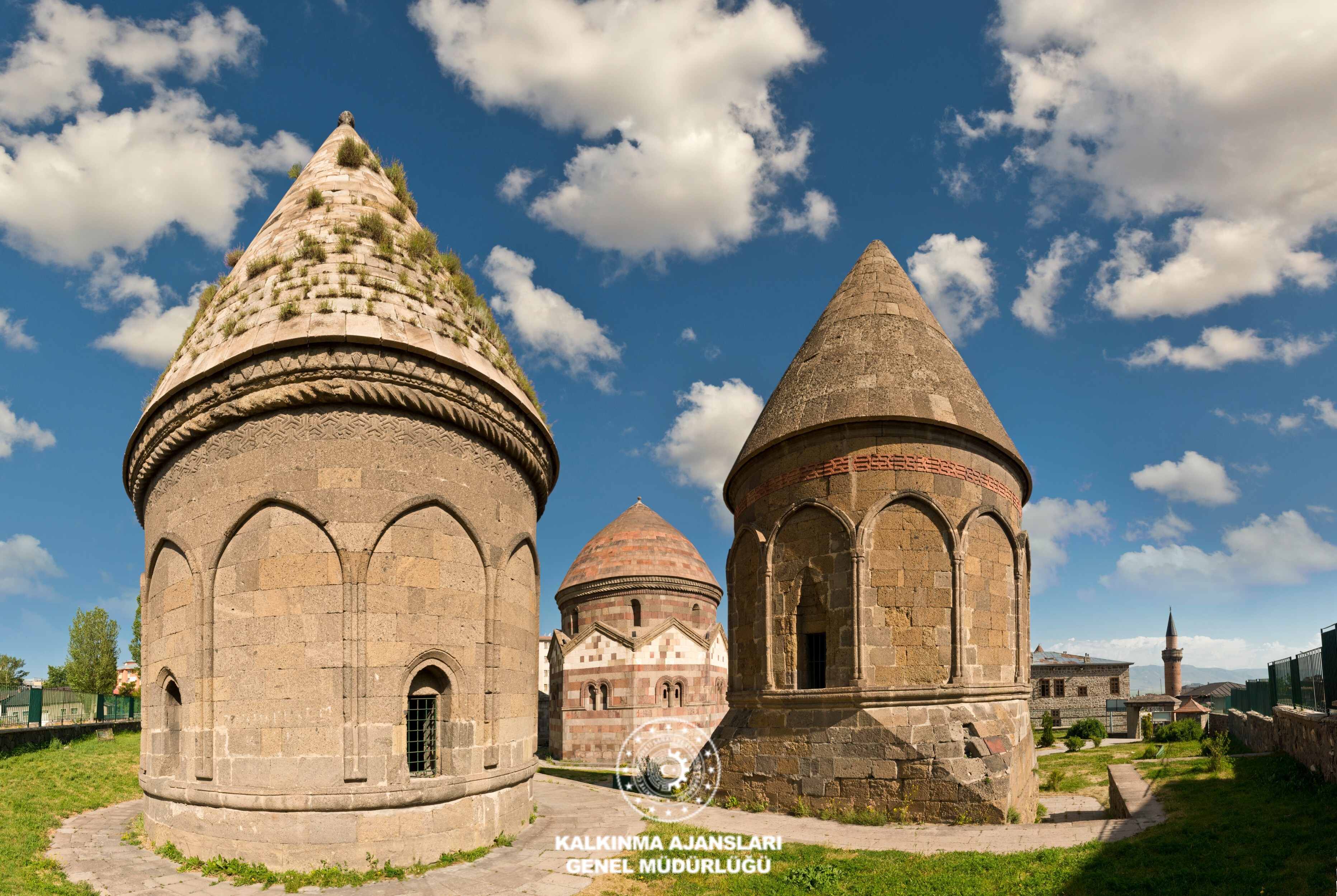Üç Kümbetler